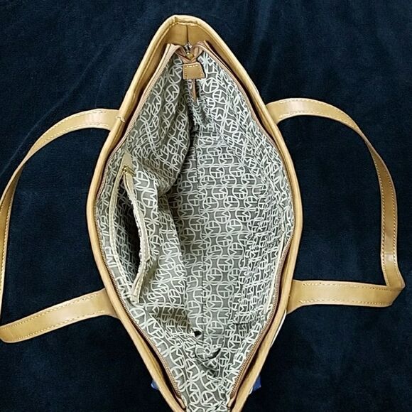 MARC FISHER WHITE WITH BLUE STRIPES LARGE TOTE BAG - NWOT! - Picture 4 of 7